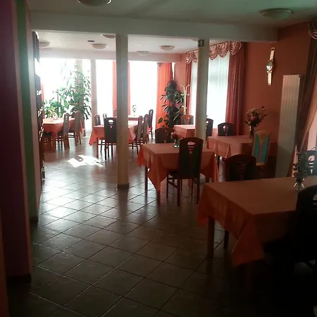 Oda ve Kahvaltı Zeleni Kakadu Maribor