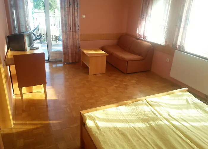 Nocleg ze śniadaniem Zeleni Kakadu 3*